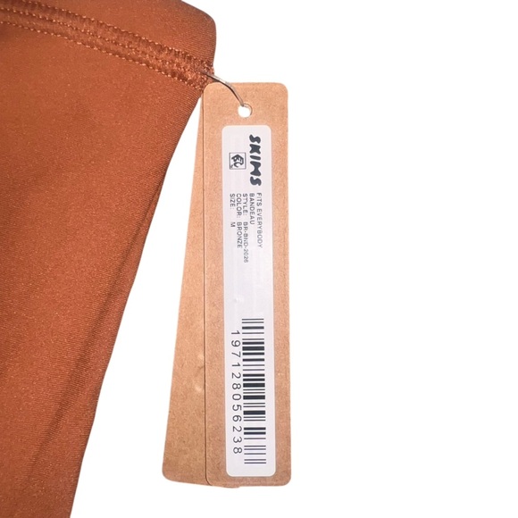 NWT SKIMS Fit Everybody Bandeau Bra Bronze Size Medium Neutral Intimate Staple - Picture 3 of 5